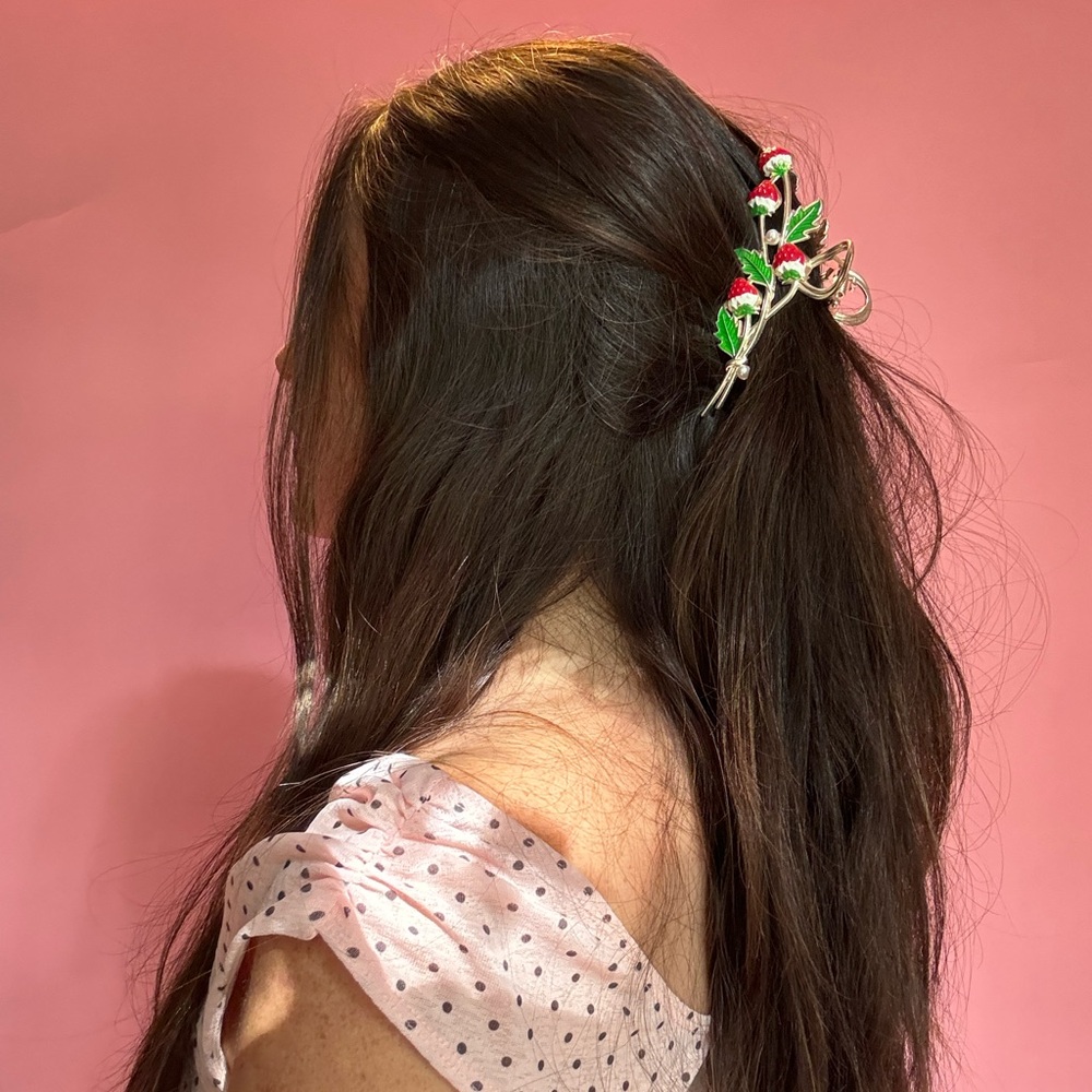 SUSAN ALEXANDRA STRAWBERRY & PEARLS CLAW CLIP - Picture 2 of 4